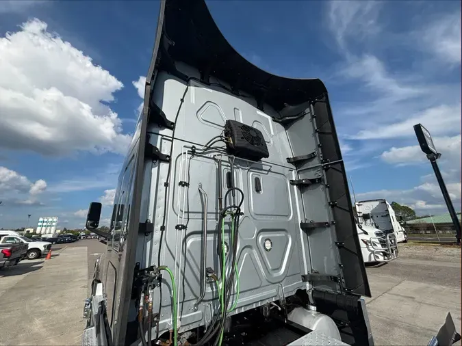 2023 Freightliner Cascadia 126