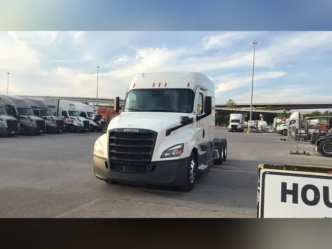 2022 Freightliner Cascadia 126