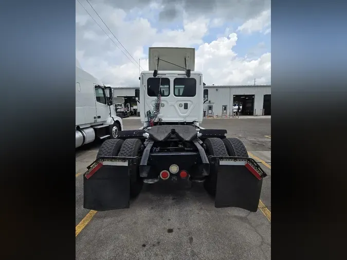 2015 FREIGHTLINER/MERCEDES CASCADIA 113