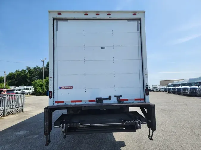 2018 FREIGHTLINER M2 106