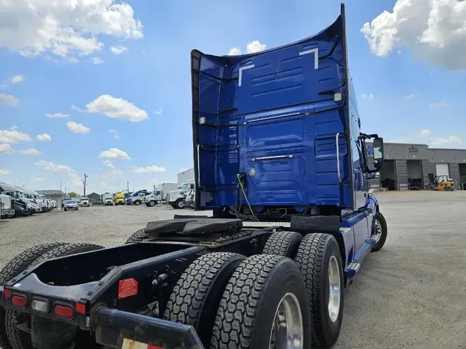 2021 VOLVO VNL64T760