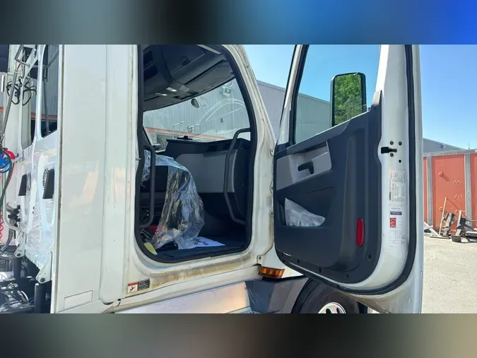 2019 Freightliner Cascadia 126