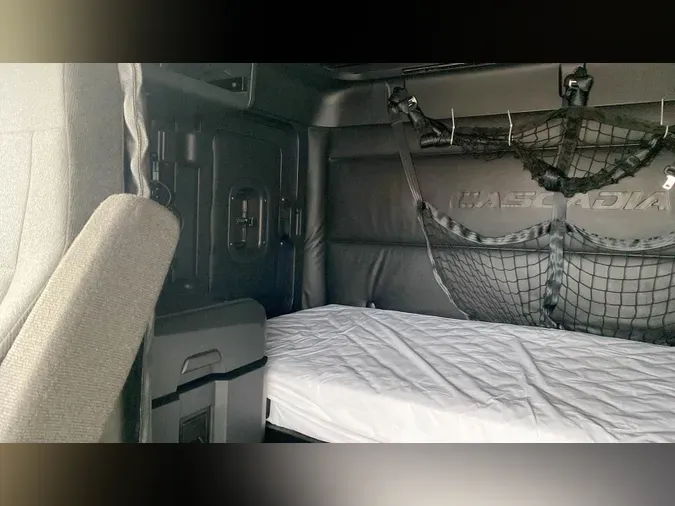 2024 Freightliner Cascadia 126