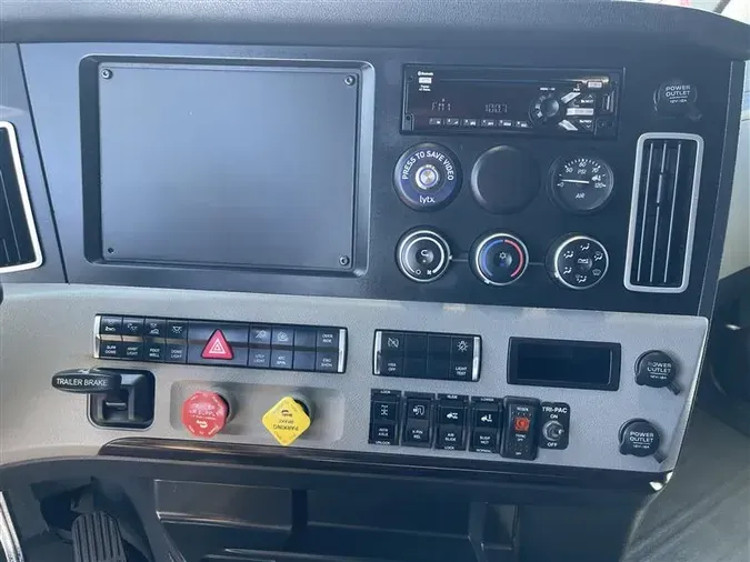 2020 FREIGHTLINER CA126