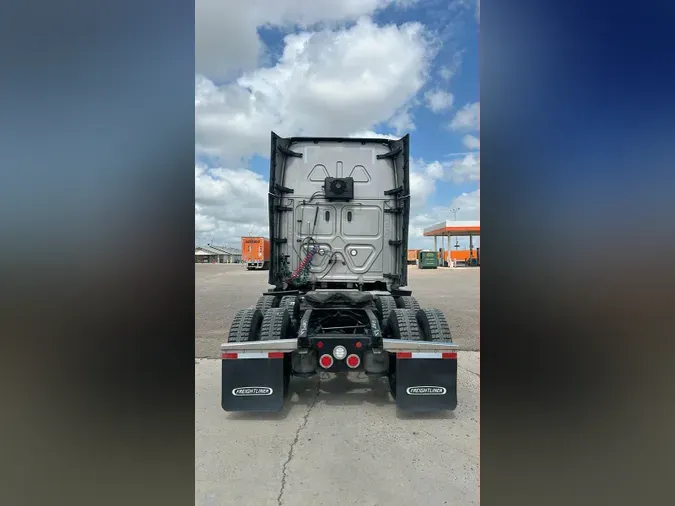 2023 Freightliner Cascadia 126
