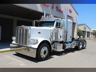 2022 Peterbilt 389