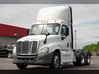 2015 FREIGHTLINER CASCADIA 125