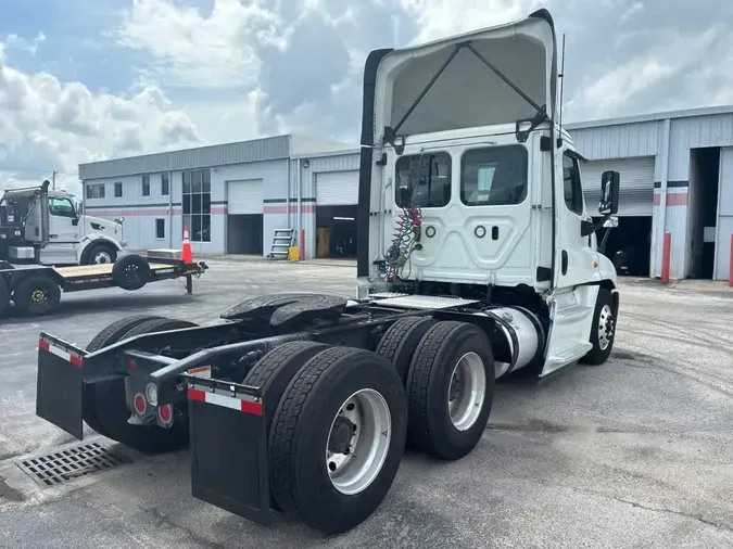 2020 FREIGHTLINER/MERCEDES CASCADIA 125