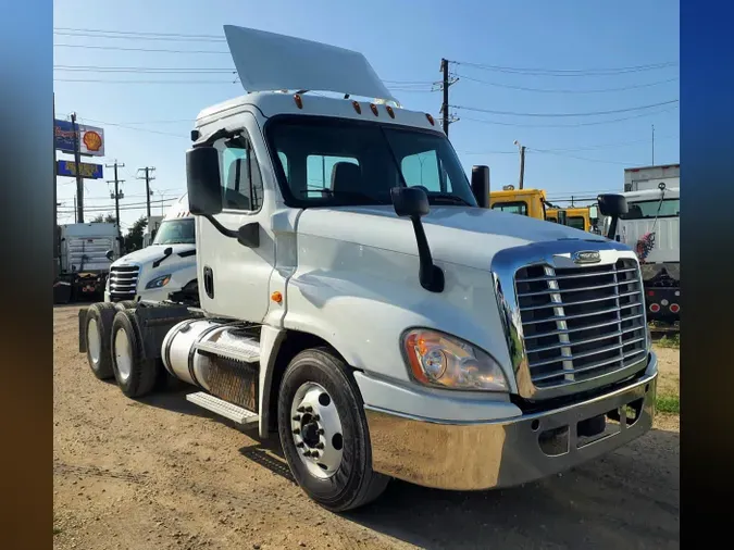 2018 FREIGHTLINER CASCADIA 12591a605ddef03891d9c4afe3c81865ee5