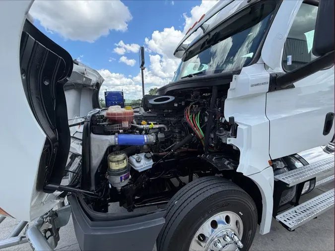 2021 Freightliner Cascadia 126