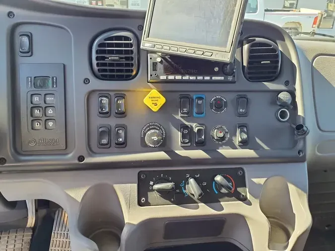 2022 FREIGHTLINER/MERCEDES M2 10691b14aff681c304e3c59c0ec99ecf5f9