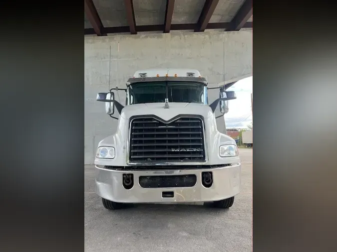 2015 MACK CXU613