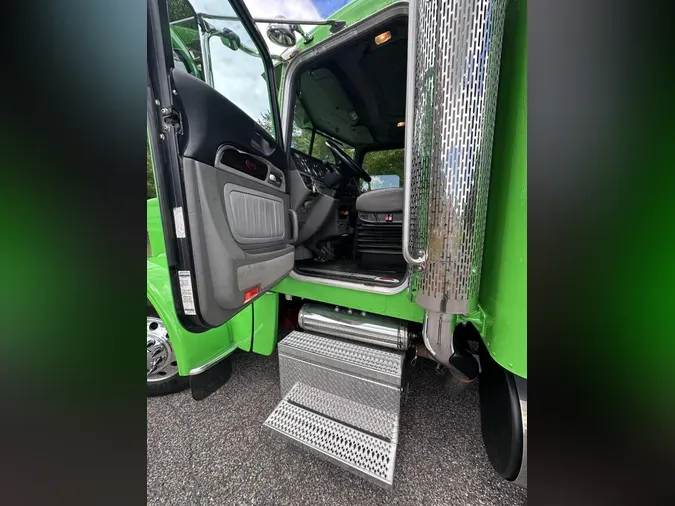 2021 Peterbilt 389