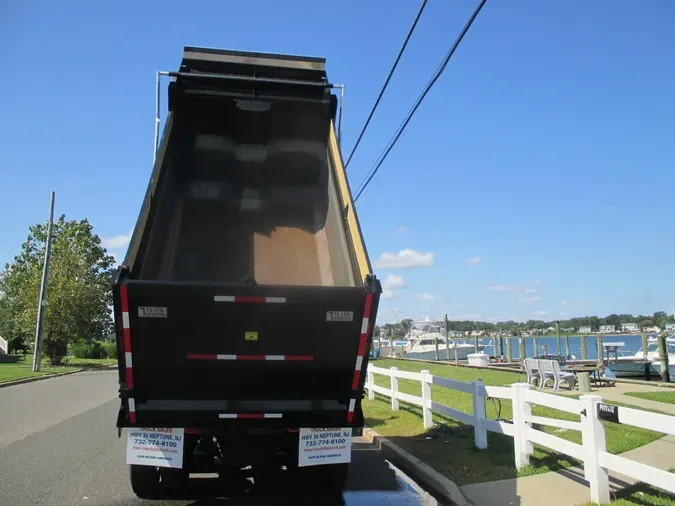 2017 INTERNATIONAL 7400 6X4