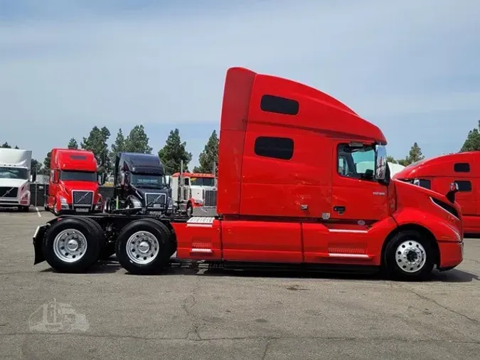 2022 VOLVO VNL64T760