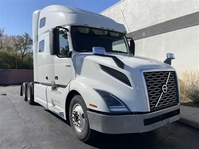 2019 VOLVO VNL760