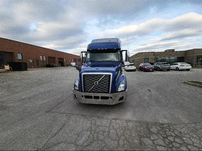 2022 VOLVO VNL760