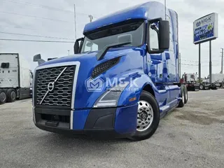 2021 VOLVO VNL64T760
