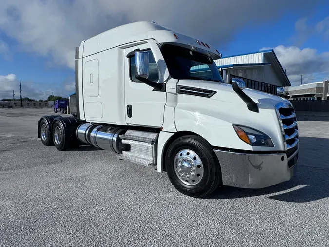 2021 FREIGHTLINER CASCADIA 126