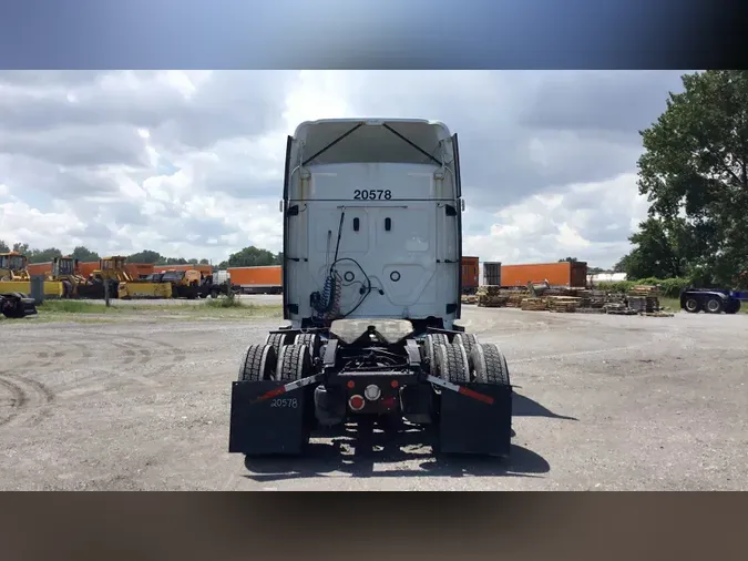 2021 Freightliner Cascadia 126