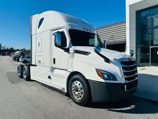 2020 Freightliner Cascadia 126