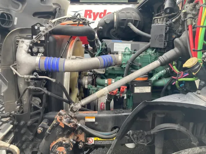 2019 VOLVO VNR42T 300