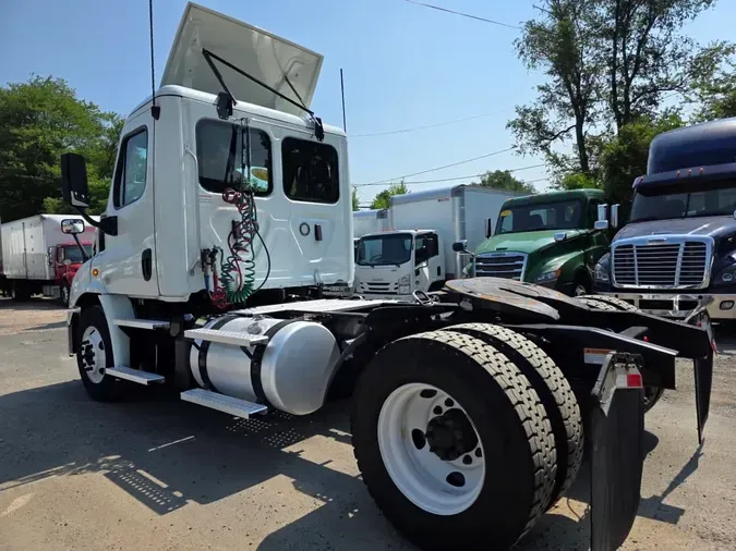 2020 FREIGHTLINER CASCADIA 113