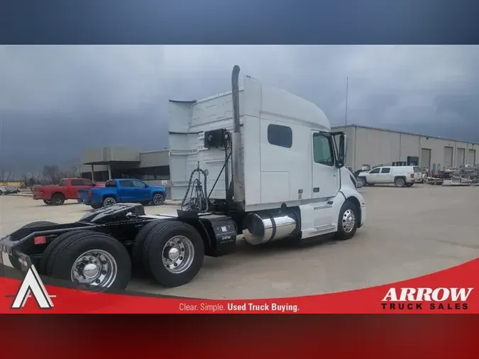 2021 VOLVO VNL740