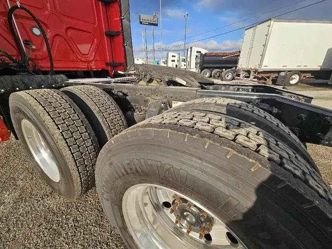 2021 FREIGHTLINER Cascadia 126