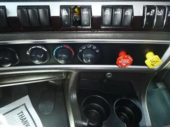 2023 Kenworth W900