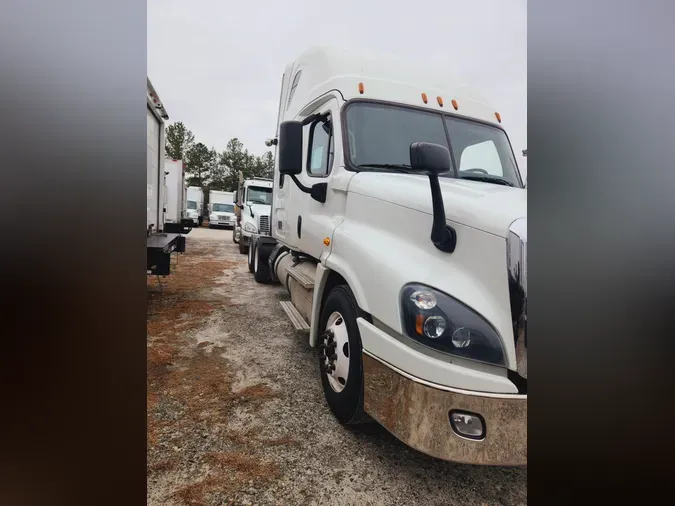 2017 FREIGHTLINER/MERCEDES CASCADIA 12591d8a85415e26f708d3f0f3c1188e82e