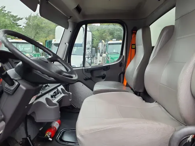 2020 FREIGHTLINER M2 10691d924ccc77f18702a207d0e486b6cac