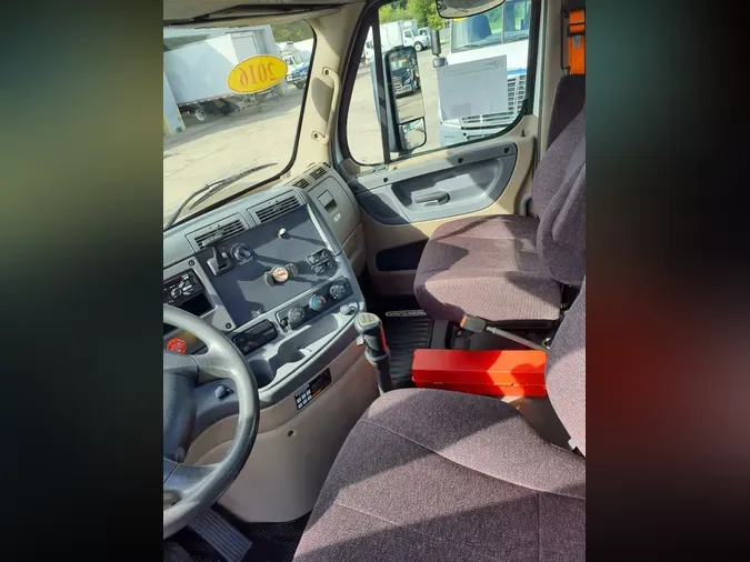 2016 FREIGHTLINER/MERCEDES CASCADIA 125