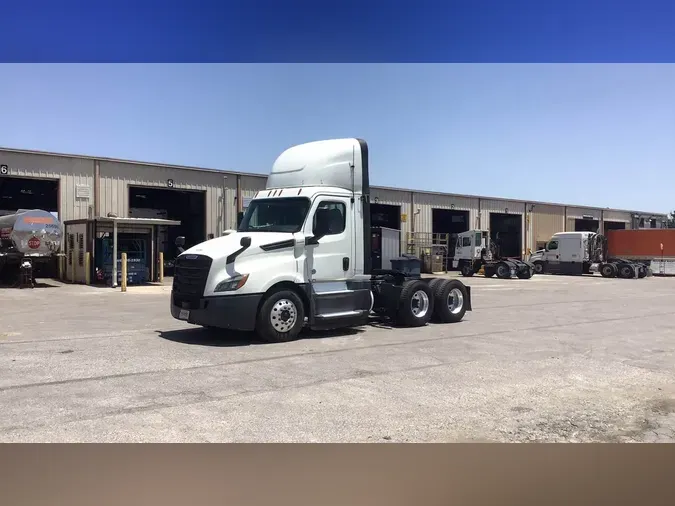 2019 Freightliner Cascadia 126