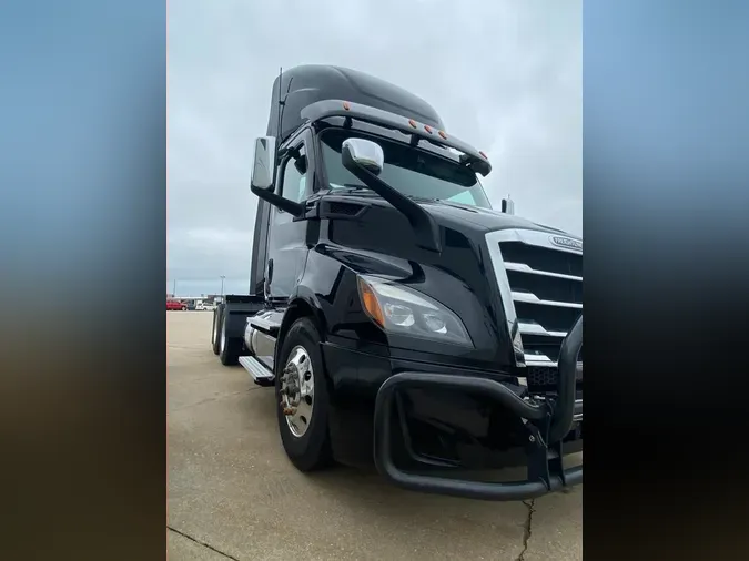 2021 FREIGHTLINER CASCADIA 126