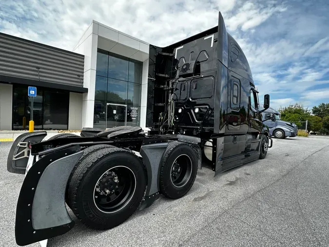 2021 Freightliner Cascadia 126