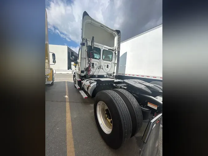 2016 FREIGHTLINER/MERCEDES CASCADIA 113