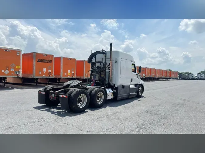 2020 Freightliner Cascadia 126