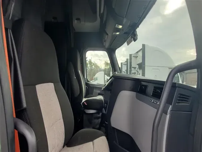 2020 FREIGHTLINER CASCADEVO1