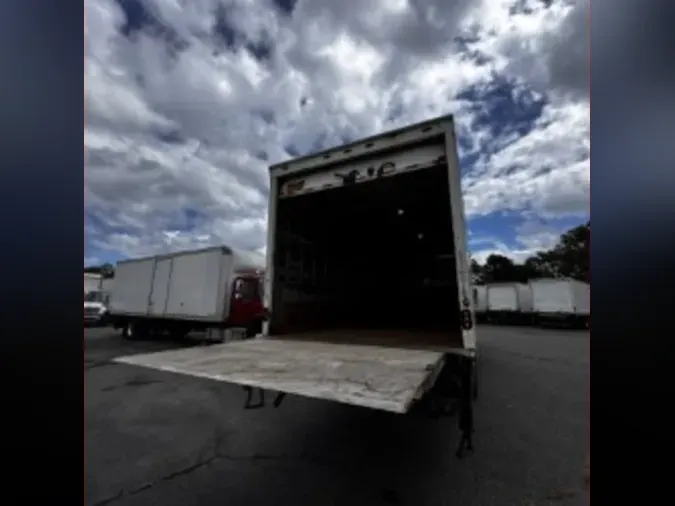 2018 FREIGHTLINER M2 106