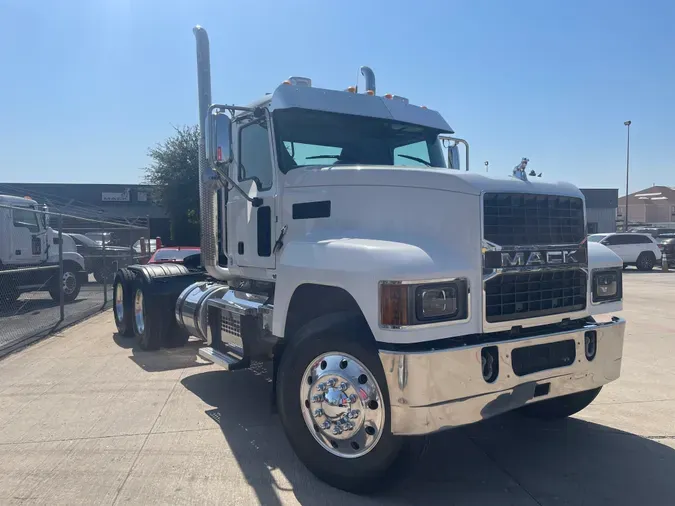 2021 MACK PI64T