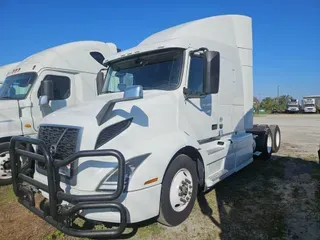 2020 VOLVO VNR64T-640