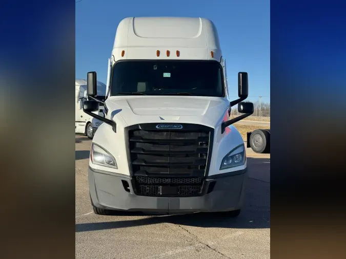 2022 FREIGHTLINER Cascadia 126
