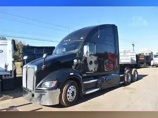2011 KENWORTH T700