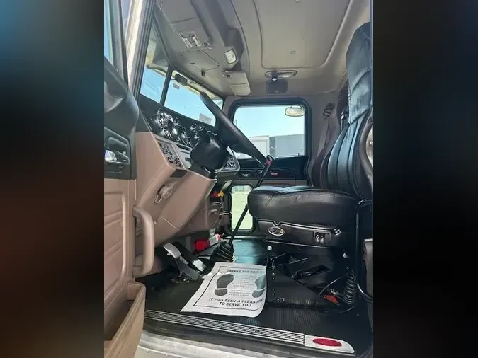 2021 Peterbilt 389
