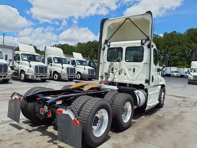 2019 FREIGHTLINER/MERCEDES CASCADIA 125