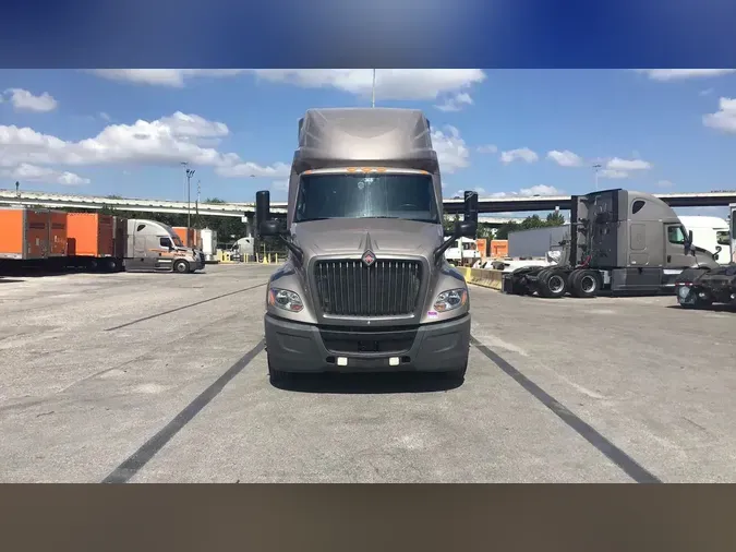2022 International LT