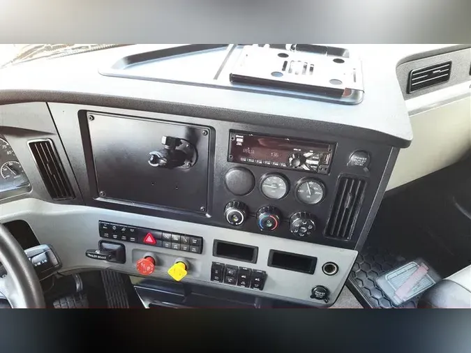 2021 FREIGHTLINER CA126