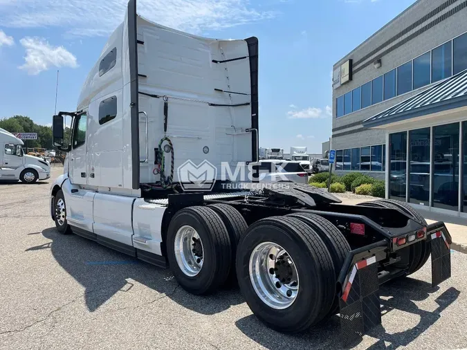 2025 VOLVO VNL64T760