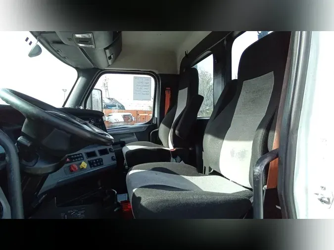 2020 Freightliner Cascadia 126